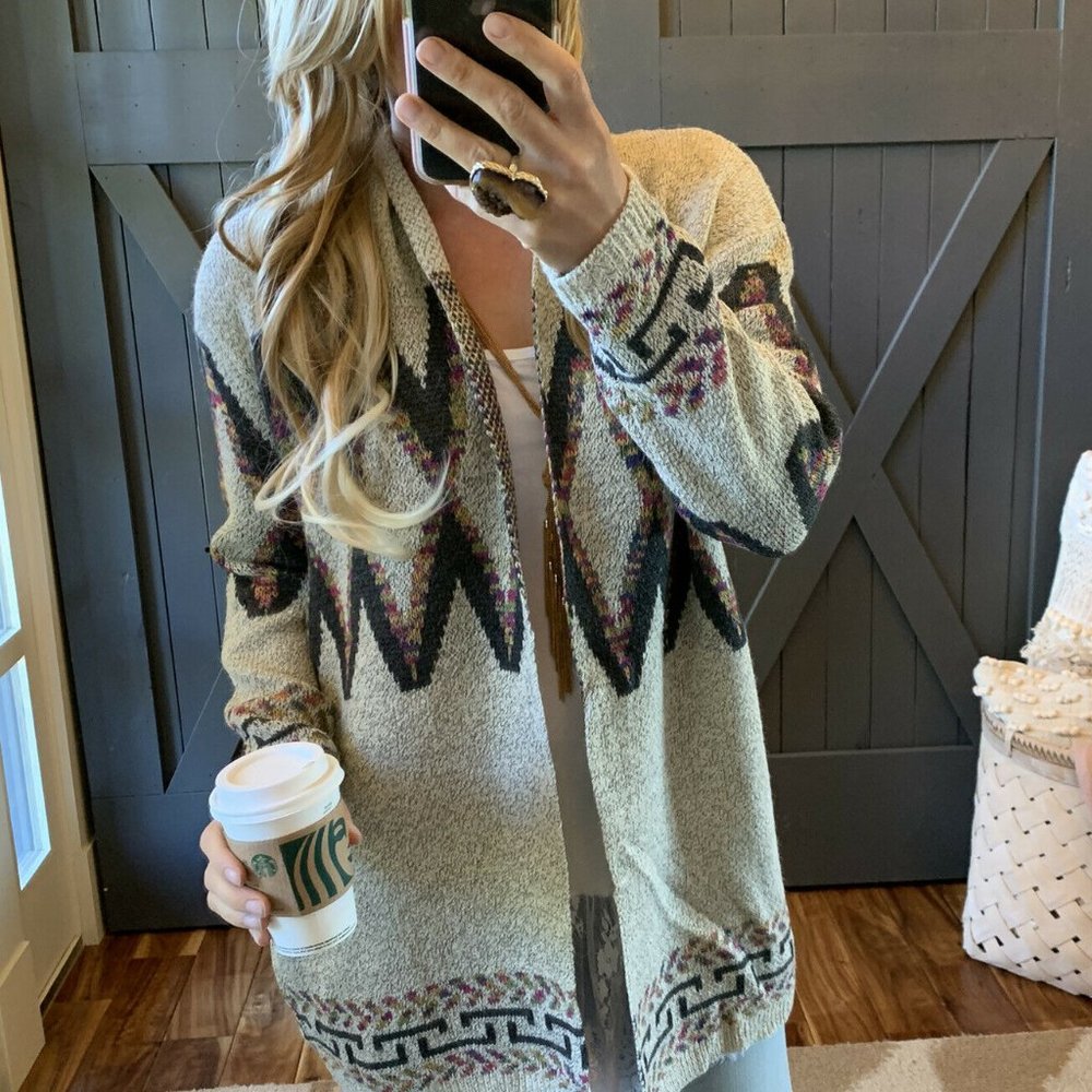 New Cowichan Grey Native Western Cardigan Sweater - Picture 3 of 6